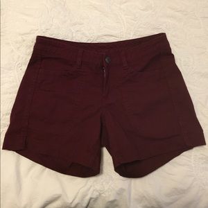 The North Face cliffside hiking shorts size 0
